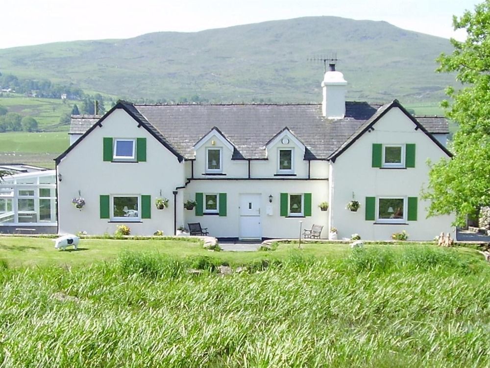Llwyn Onn Guest House, North Wales Pentrefoelas Exterior photo